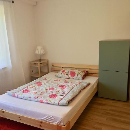 Mayen, Im Mohren, Privatzimmer Nr2, Waldrand, Nahe Nurburgring & Burg Eltz, Gemeinschaftsbad エクステリア 写真