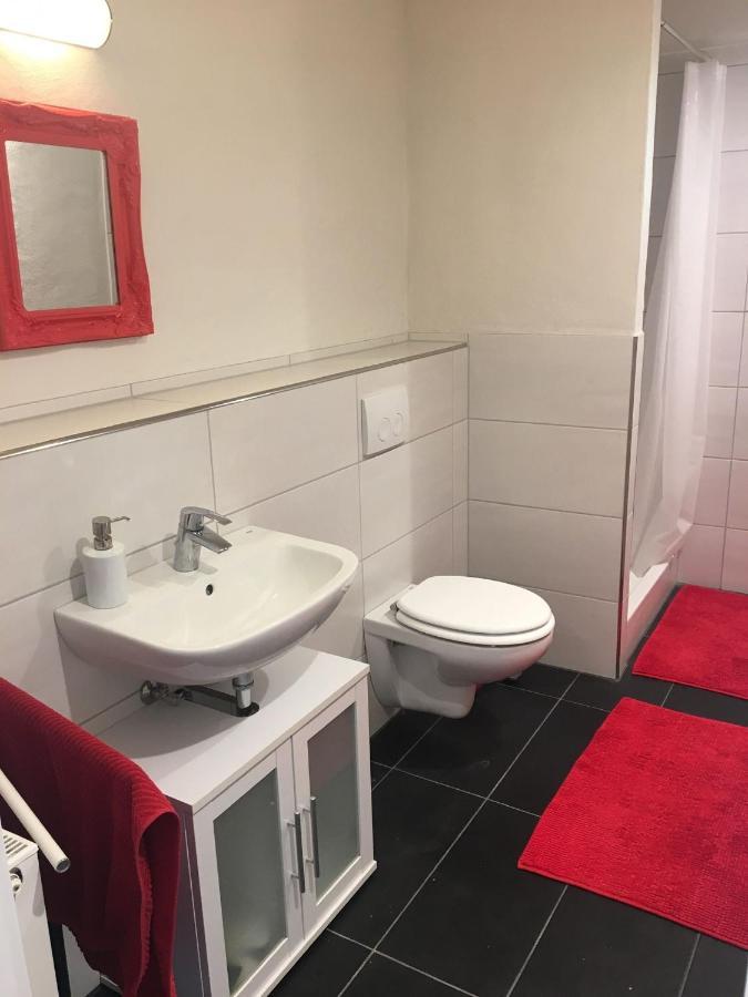 Mayen, Im Mohren, Privatzimmer Nr2, Waldrand, Nahe Nurburgring & Burg Eltz, Gemeinschaftsbad エクステリア 写真
